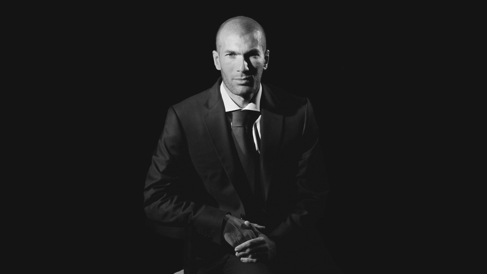 开云app下载-红黑风暴席卷亚平宁，银河战舰暗流涌动—AC米兰五连胜强势领跑，皇马主帅安切洛蒂陷下课危机，红黑风暴席卷亚平宁，银河战舰暗流涌动——AC米兰五连胜强势领跑，皇马主帅安切洛蒂陷下课危机
